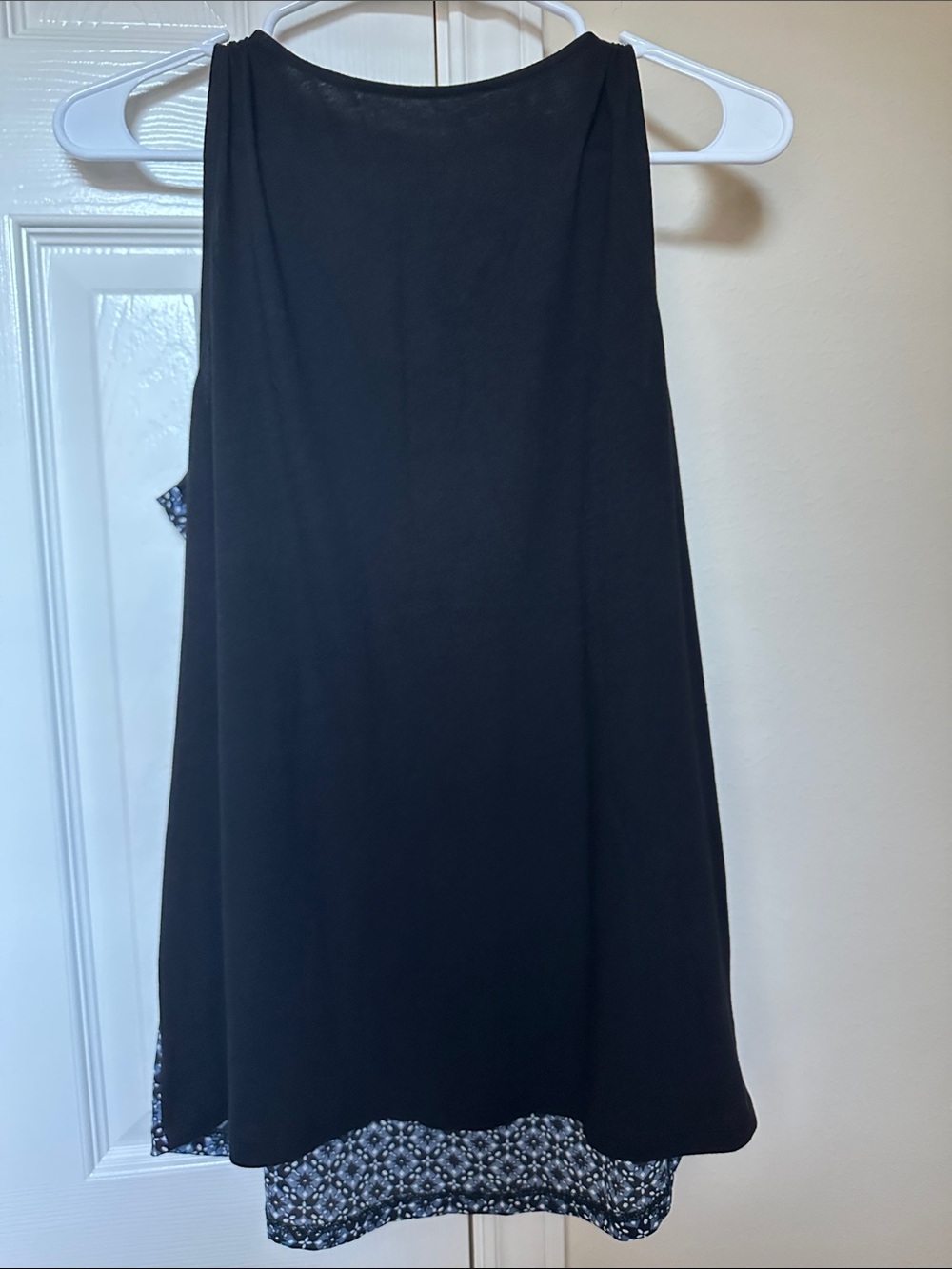 LOFT Geometric Ruffle Tank - Picture 2 of 4